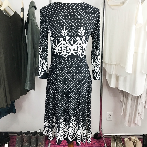 TUA Size Small Faux Wrap 3/4 Sleeve V-neck Dress - Picture 4 of 8